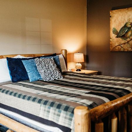 Big Horse Inn And Suites Lewistown Екстериор снимка