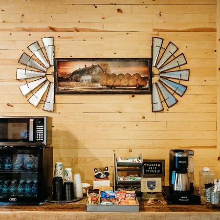 Big Horse Inn And Suites Lewistown Екстериор снимка