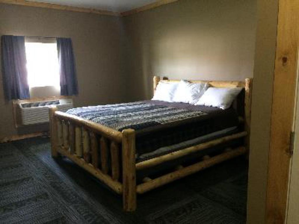 Big Horse Inn And Suites Lewistown Екстериор снимка