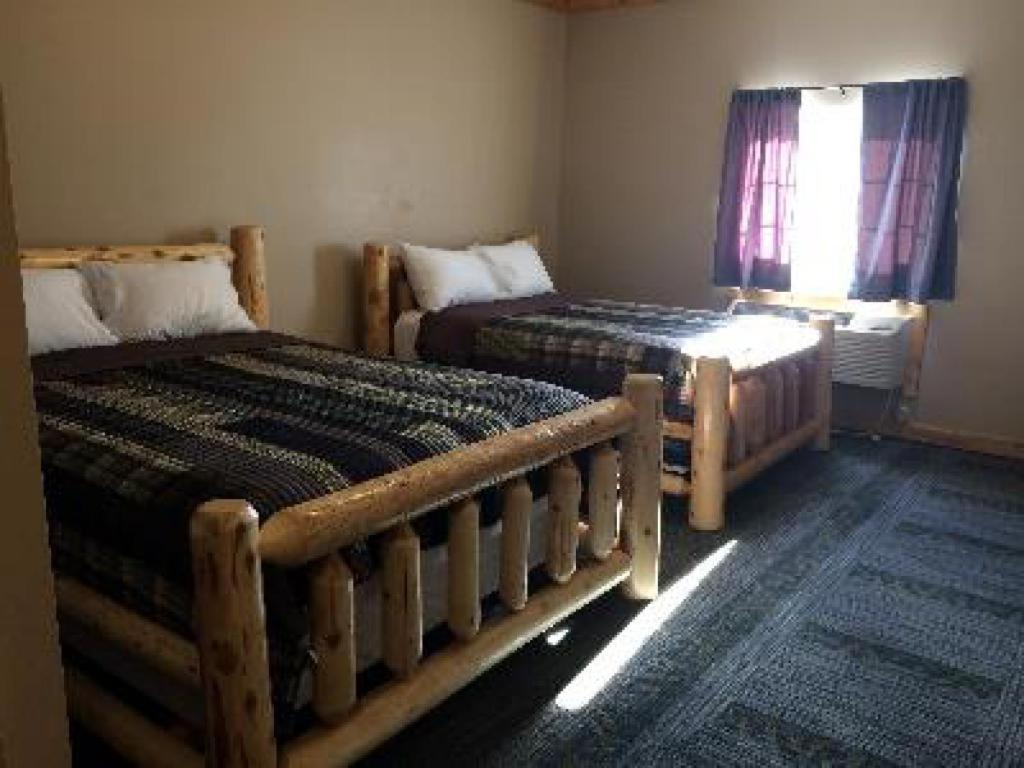 Big Horse Inn And Suites Lewistown Екстериор снимка