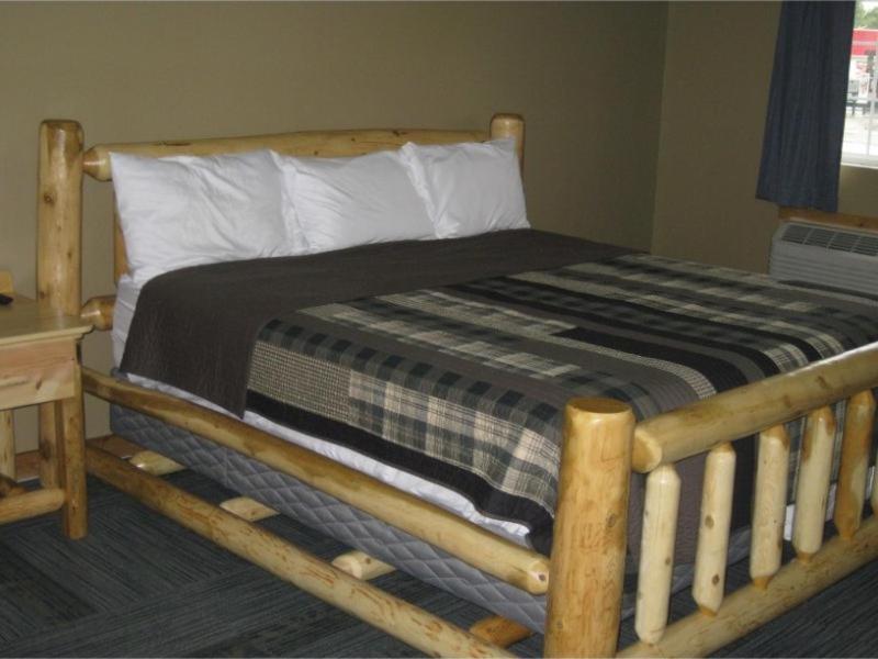 Big Horse Inn And Suites Lewistown Екстериор снимка