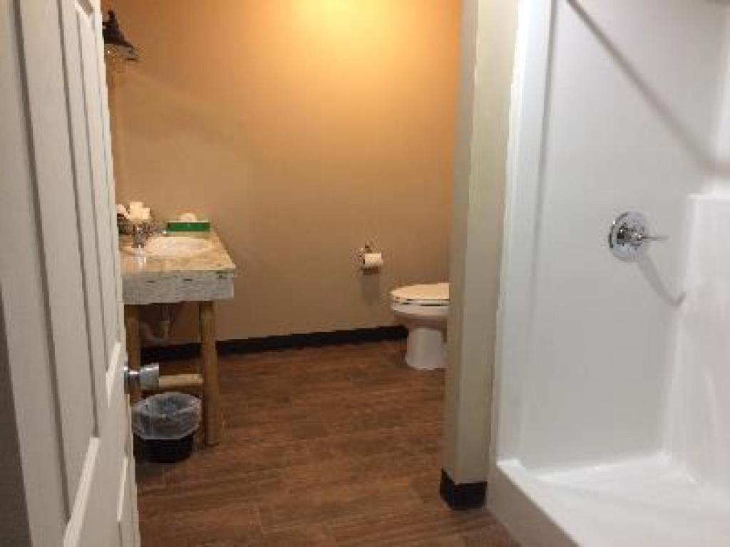 Big Horse Inn And Suites Lewistown Екстериор снимка