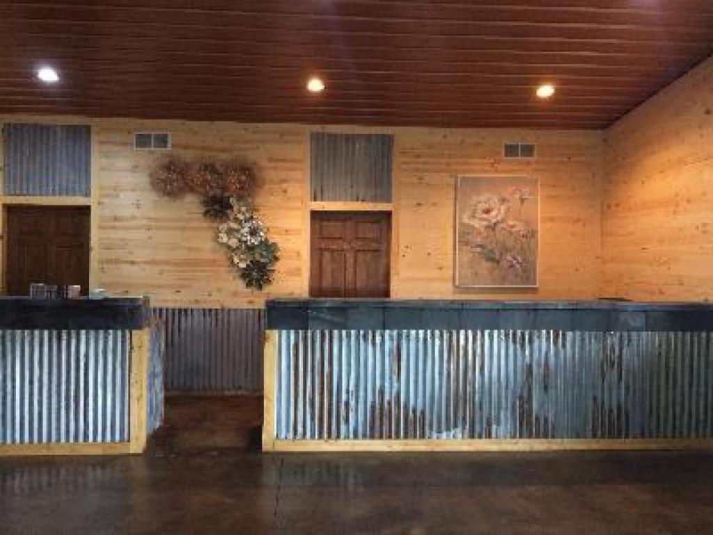 Big Horse Inn And Suites Lewistown Екстериор снимка